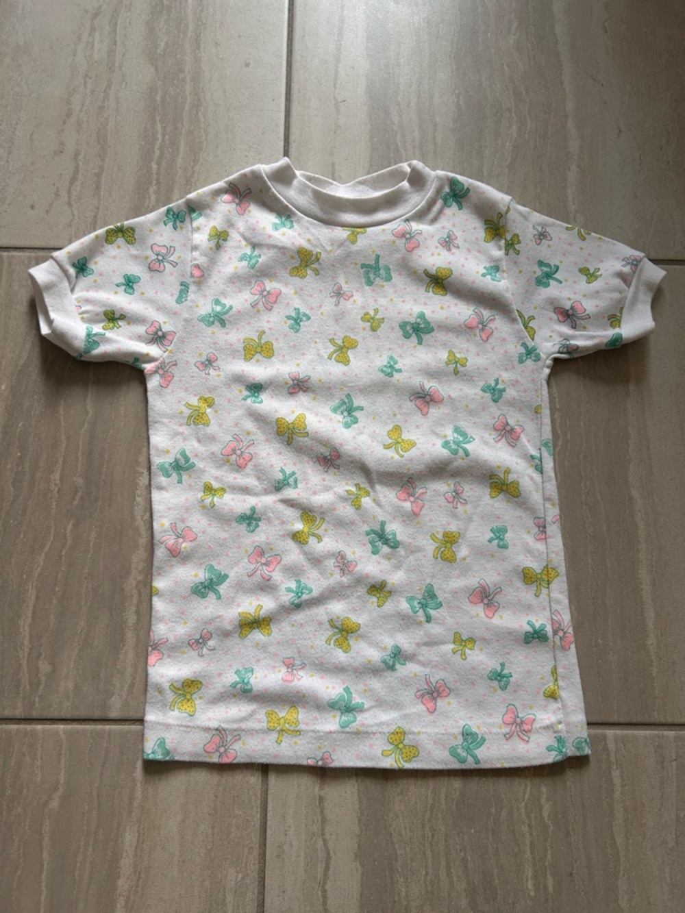 6X vintage Short Sleeve Bow Print‎ Top - White with Pink, Green & Yellow